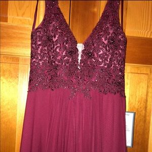 Betsy & Adam Dresses - Betsy & Adam Macy’s burgundy prom dress (4P) Betsy & Adam Dresses - Betsy & Adam Macy’s burgundy prom dress (4P)